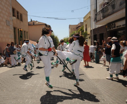 Balls populars a la sortida d'ofici