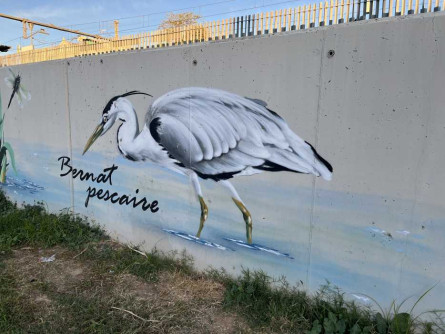 Decoració mural pas ferrocarril