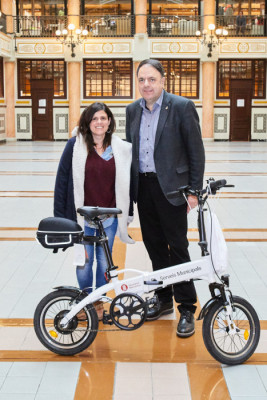 La tècnica municipal, Marta Soler, i el diputat Valentí Junyent