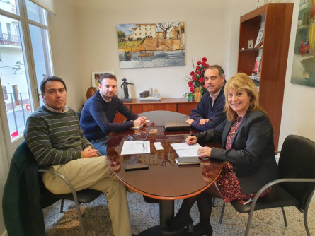 Moment de la reunió entre representants d'Endesa (esquerra) i l'Ajuntament