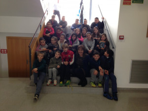 L'alcaldessa amb l'alumnat del Mar i Cel