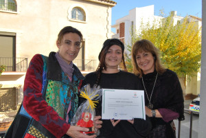 Irene García amb el diploma
