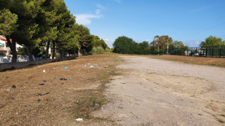 Actuació de neteja a l'aparcament de l'estació completada