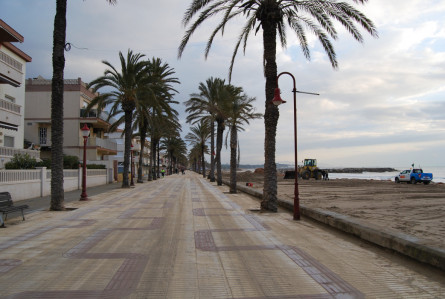 El passeig Marítim sense sorra ni algues
