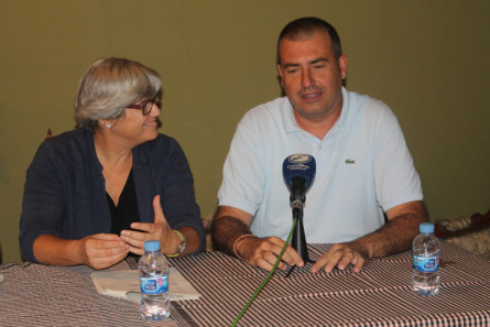 L'alcaldessa d'Olivella, Marta Verdejo, i Narcís Pineda