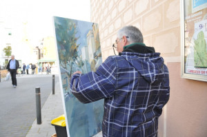 Es presentarà una obra per participant