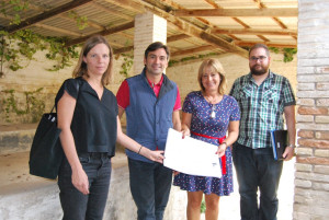Els representants de l'empresa amb el tècnic municipal i l'Alcaldessa, al centre