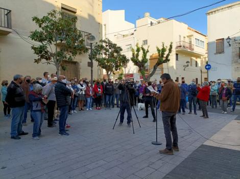 300421 Concentració en suport a l'alcaldessa de Cubelles (1).jpg